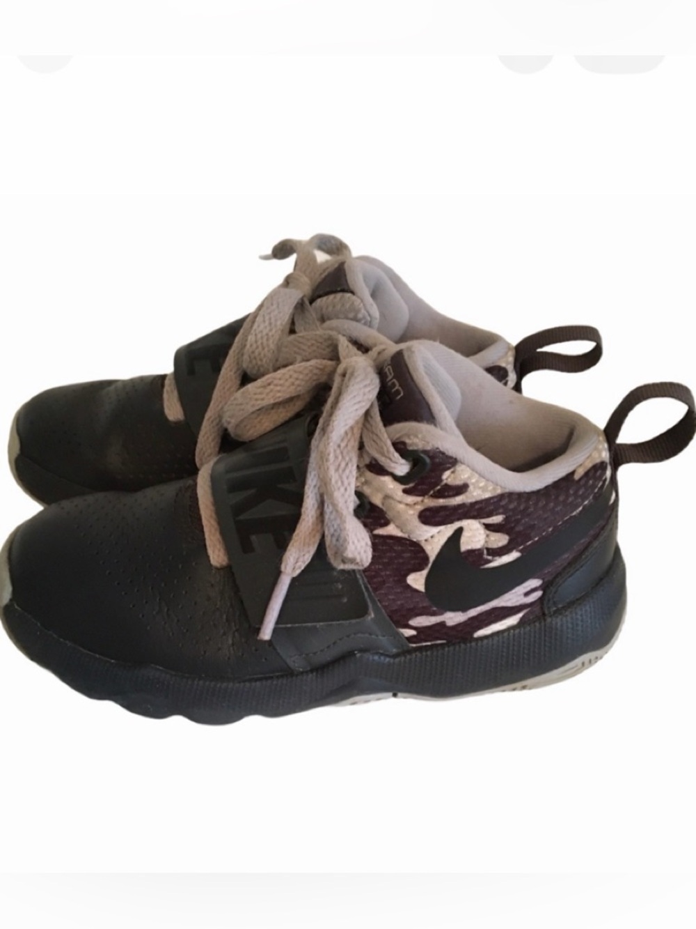 Child's Nike Team Hustle D8 Basketball Shoe